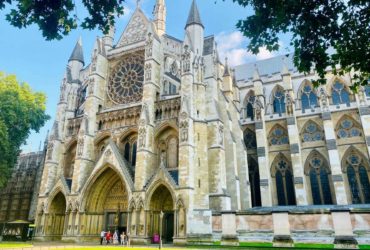 Westminster Abbey - Preparing a child to watch the Queen's funeral - ian-branch-8Dg0kxH2t0A-unsplash