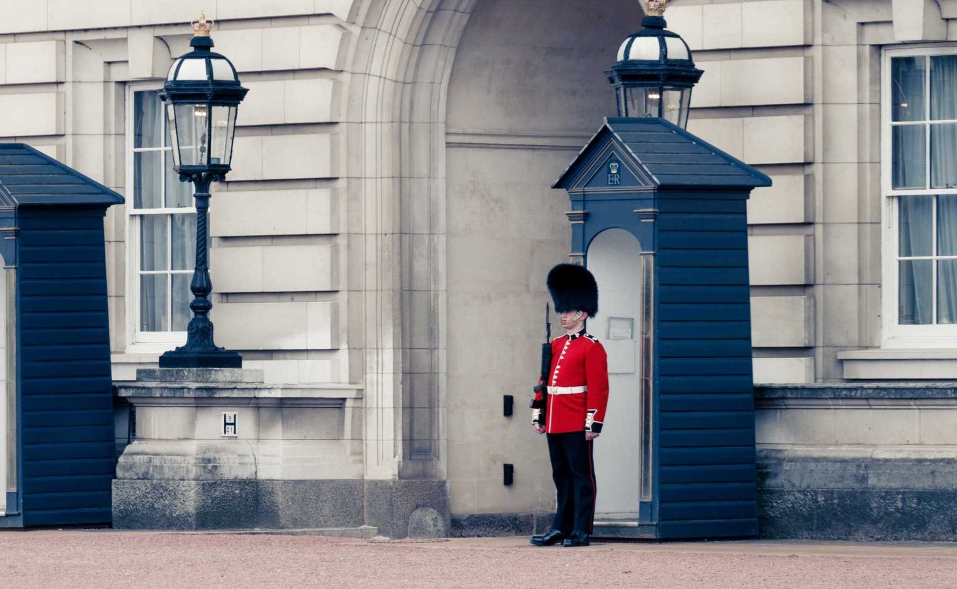 Palace guard - Supporting grieving young people after death of Queen - patrick-robert-doyle-0ji5tjZQ2l4-unsplash