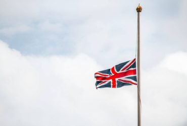 Union Jack flag at half-mast - What does that mean Royal Edition - maxim-hopman-VweMmg8XMfw-unsplash
